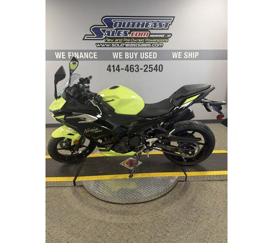 2026 Kawasaki Ninja® 500 ABS Metallic Yellowish Green/Ebony