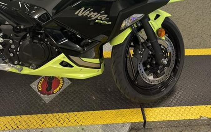 2026 Kawasaki Ninja® 500 ABS Metallic Yellowish Green/Ebony
