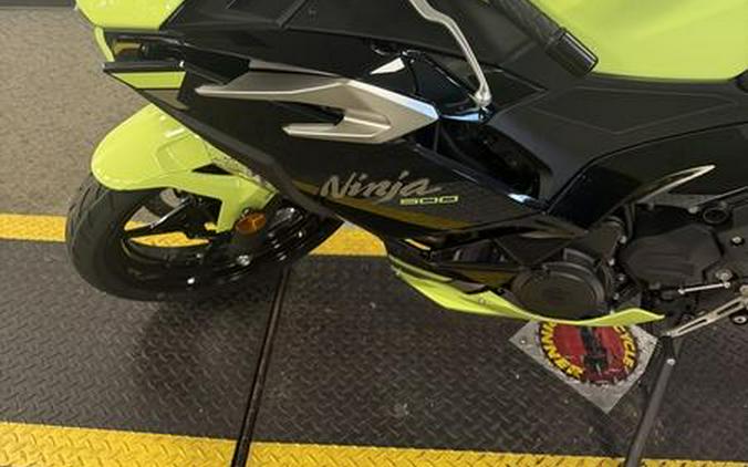 2026 Kawasaki Ninja® 500 ABS Metallic Yellowish Green/Ebony