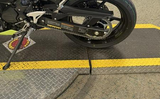 2026 Kawasaki Ninja® 500 ABS Metallic Yellowish Green/Ebony