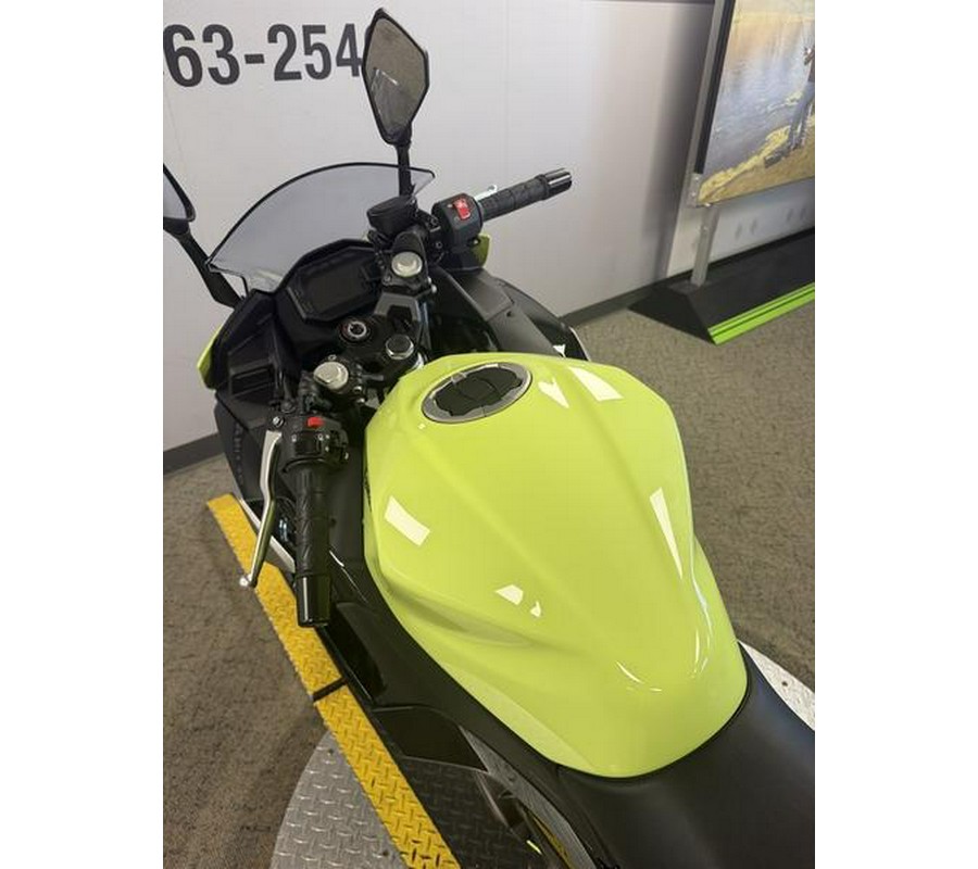 2026 Kawasaki Ninja® 500 ABS Metallic Yellowish Green/Ebony
