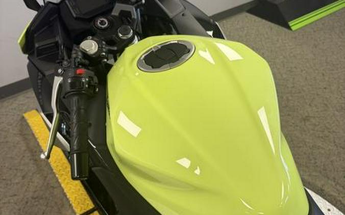 2026 Kawasaki Ninja® 500 ABS Metallic Yellowish Green/Ebony