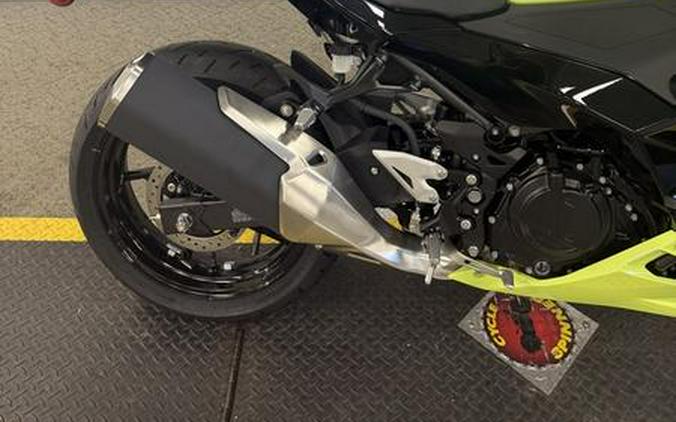 2026 Kawasaki Ninja® 500 ABS Metallic Yellowish Green/Ebony