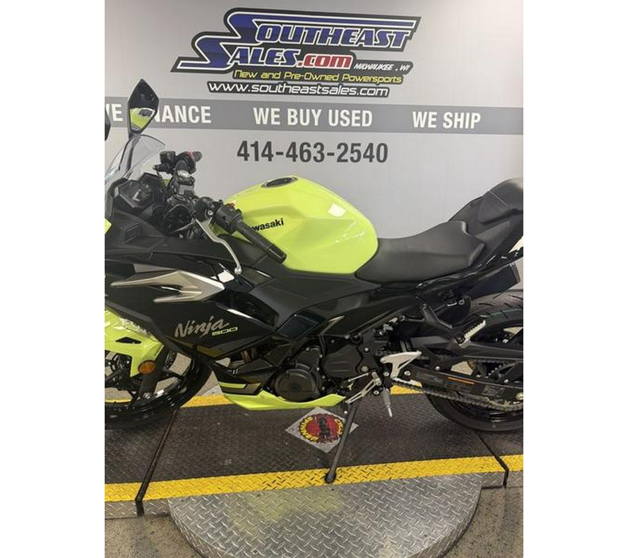 2026 Kawasaki Ninja® 500 ABS Metallic Yellowish Green/Ebony