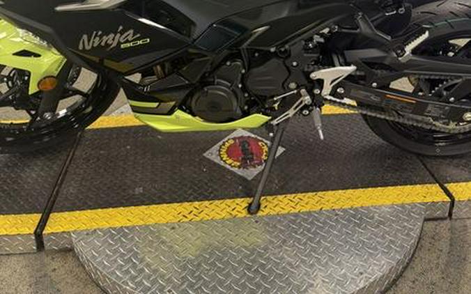 2026 Kawasaki Ninja® 500 ABS Metallic Yellowish Green/Ebony