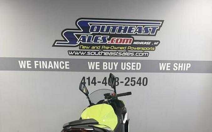 2026 Kawasaki Ninja® 500 ABS Metallic Yellowish Green/Ebony