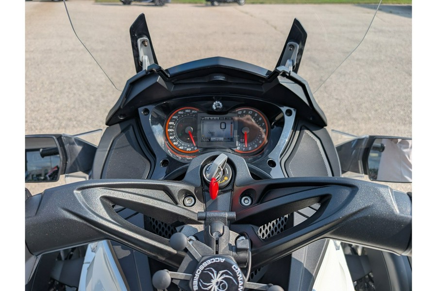 2013 Spyder ST Limited - SE5 - Can-Am