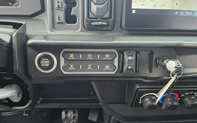 2026 Can-Am Defender MAX Limited HD11