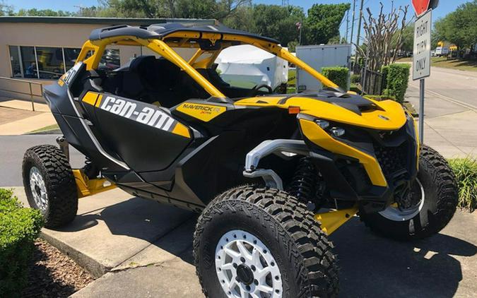 2024 Can-Am Maverick R X RS With Smart-Shox Carbon Black & Neo