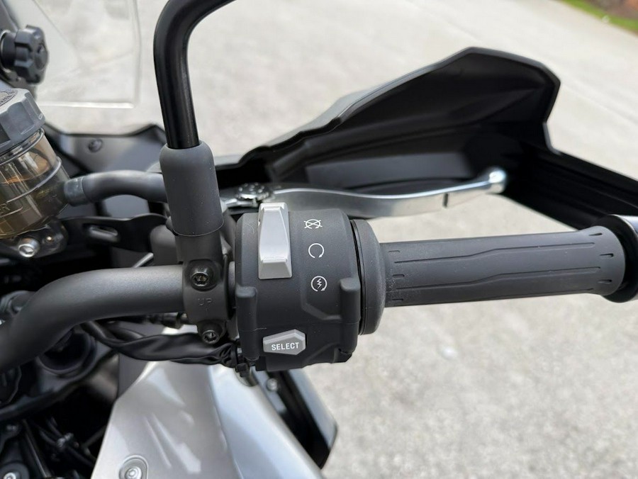 2025 Kawasaki Versys® 1100 SE LT ABS