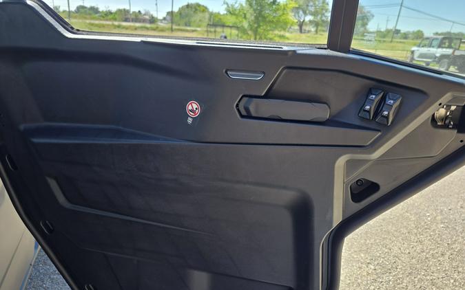 2026 Can-Am Defender MAX XT CAB HD11