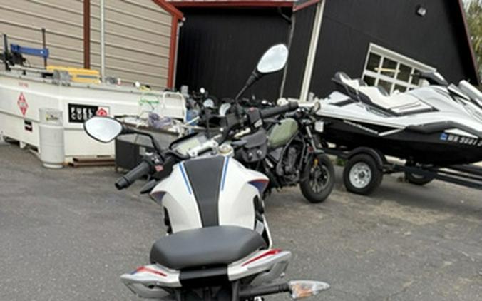 2018 BMW G 310 R Pearl White Metallic