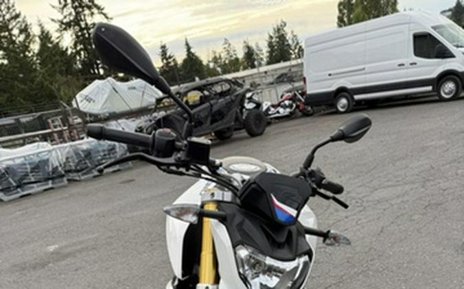 2018 BMW G 310 R Pearl White Metallic