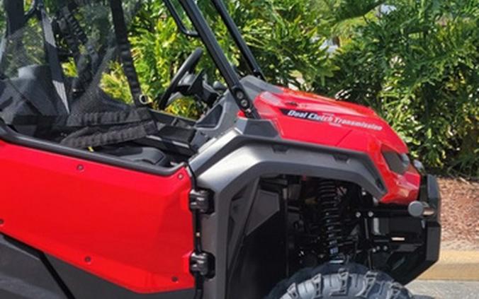 2023 Honda Pioneer 1000-6 Deluxe Crew