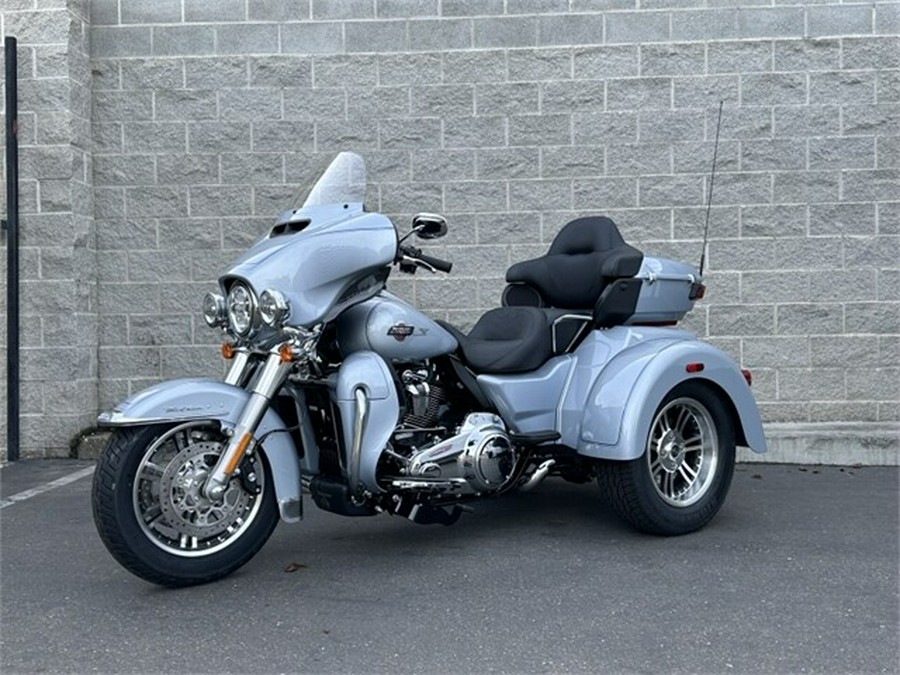 Harley-Davidson Tri Glide Ultra 2023 FLHTCUTG 84343897DT ATLAS SLV MTLIC