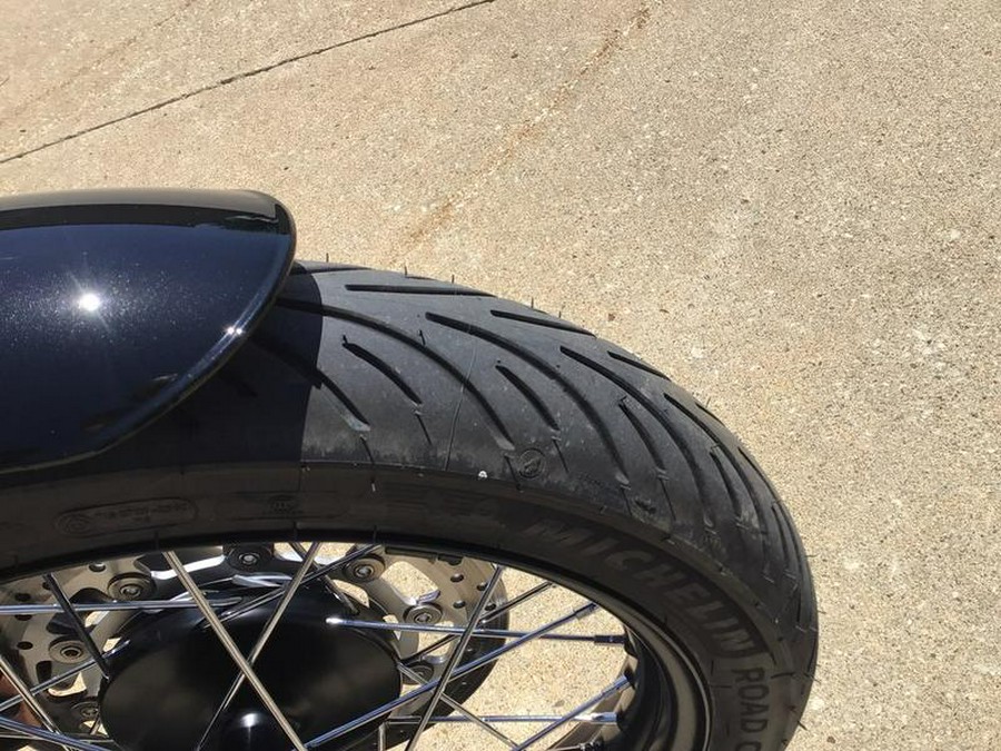 2024 Triumph Bonneville T100 Stealth Edition