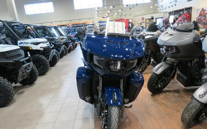 2024 Indian Motorcycle® Pursuit® Dark Horse® with PowerBand Audio Package Springfield Blue