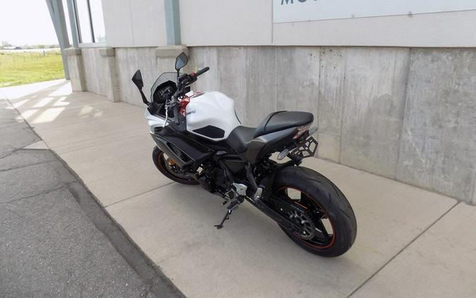 2023 Kawasaki Ninja® 650 Pearl Robotic White/Metallic Matte Graystone