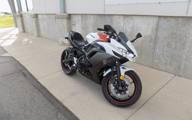 2023 Kawasaki Ninja® 650 Pearl Robotic White/Metallic Matte Graystone