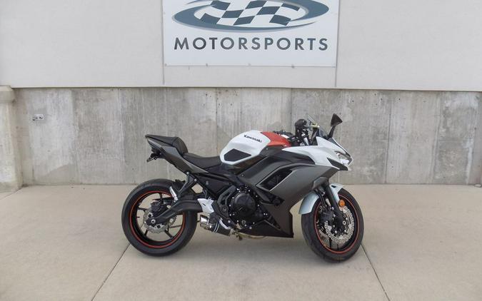 2023 Kawasaki Ninja® 650 Pearl Robotic White/Metallic Matte Graystone