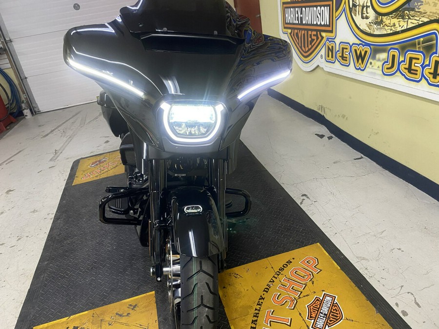 2024 Harley-Davidson Street Glide® Vivid Black - Black Finish