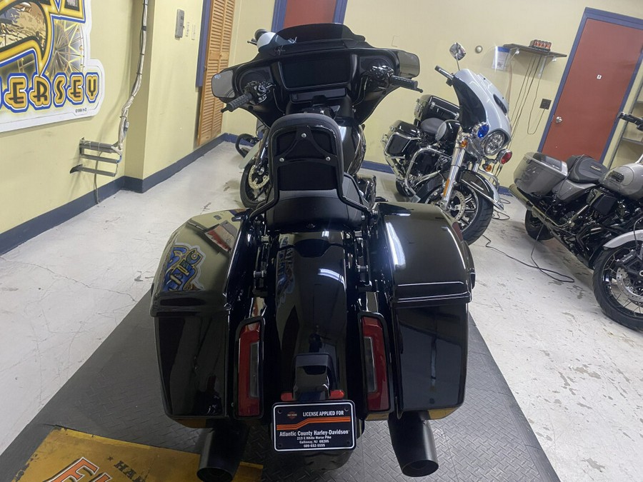 2024 Harley-Davidson Street Glide® Vivid Black - Black Finish