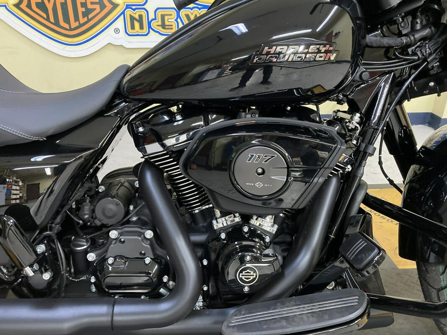 2024 Harley-Davidson Street Glide® Vivid Black - Black Finish