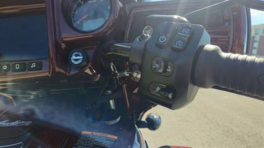 2024 Indian Motorcycle Roadmaster® Dark Horse® with PowerBand Audio Package