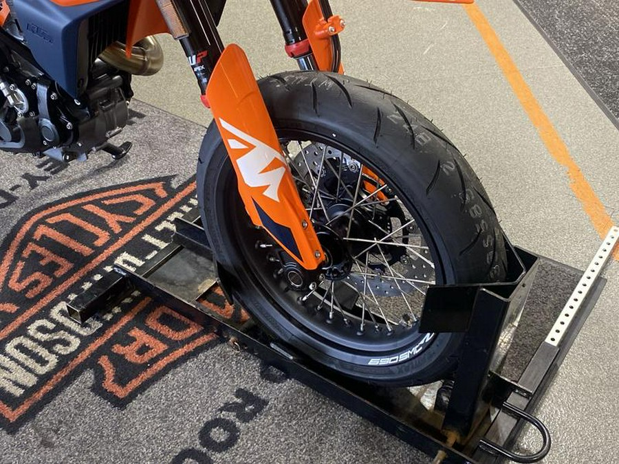 2024 KTM 690 SMC R