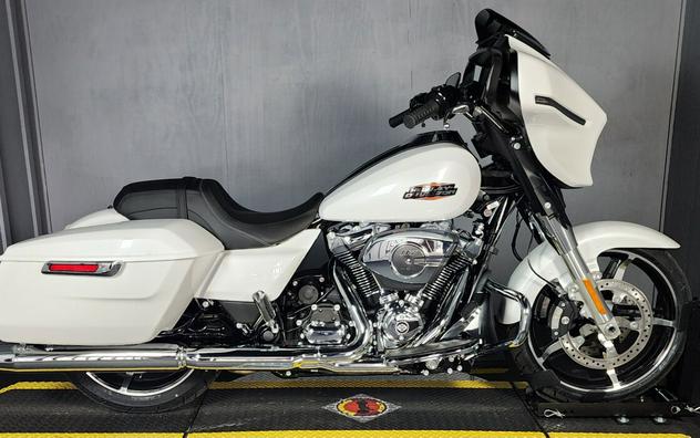 2024 Harley-Davidson Street Glide® FLHX WHITE ONYX PEARL