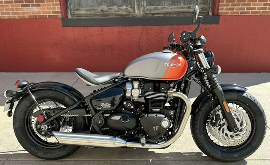 2025 Triumph Bonneville Bobber Matte Graphite/Matte Baja Orange