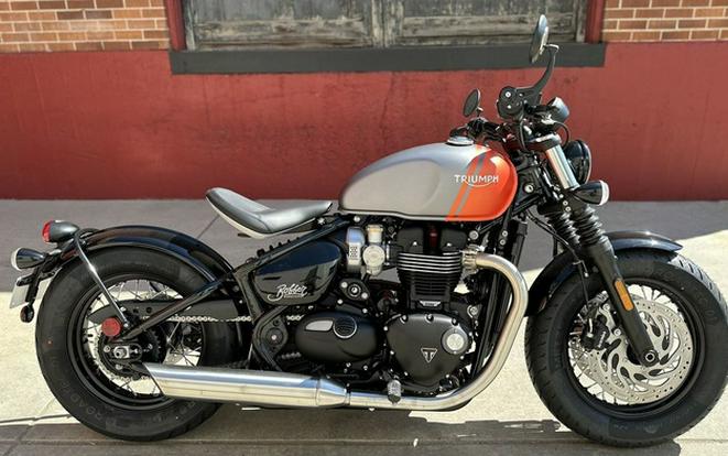 2025 Triumph Bonneville Bobber Matte Graphite/Matte Baja Orange