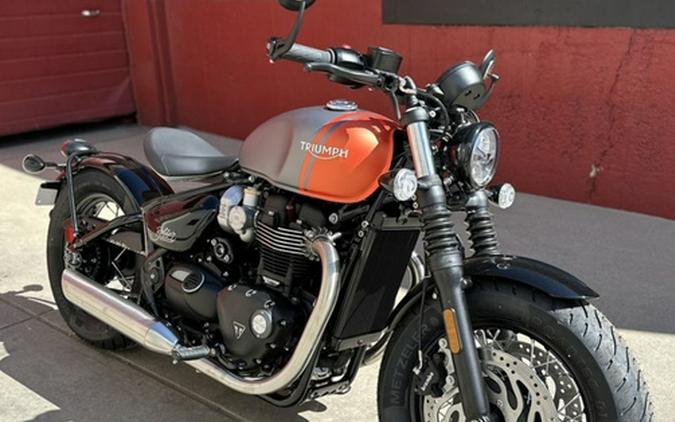 2025 Triumph Bonneville Bobber Matte Graphite/Matte Baja Orange