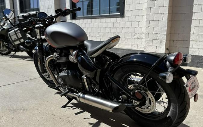 2025 Triumph Bonneville Bobber Matte Graphite/Matte Baja Orange