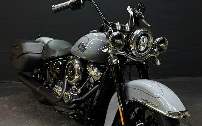 Harley-Davidson® Heritage Classic® 2026 FLHC DRK BILIARD GRY