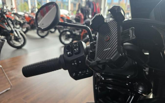 2023 Indian Pursuit Dark Horse With Premium Package Black Smoke