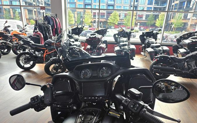 2023 Indian Pursuit Dark Horse With Premium Package Black Smoke