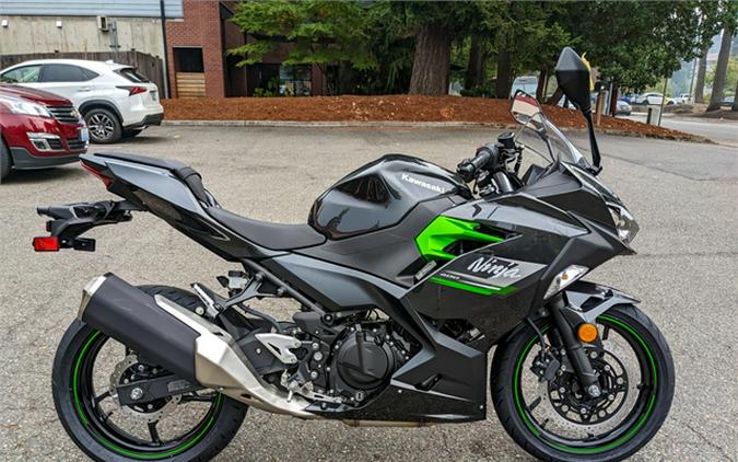 2023 Kawasaki Ninja® 400 Base