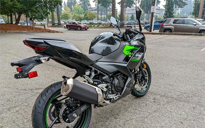 2023 Kawasaki Ninja® 400 Base