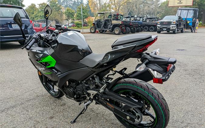 2023 Kawasaki Ninja® 400 Base