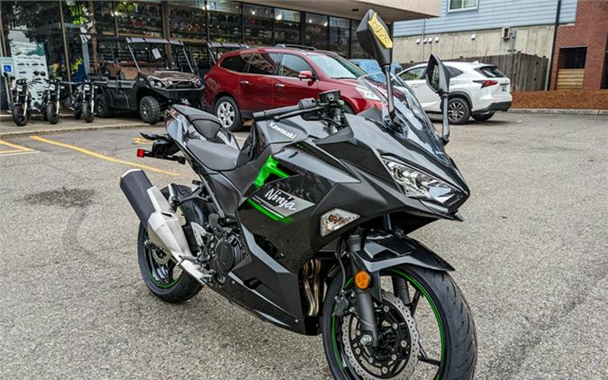 2023 Kawasaki Ninja® 400 Base