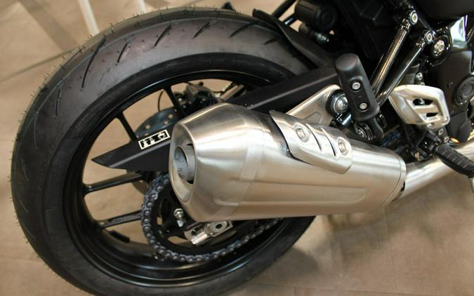 2026 Triumph Thruxton 400 Pearl Metallic White / Storm Grey