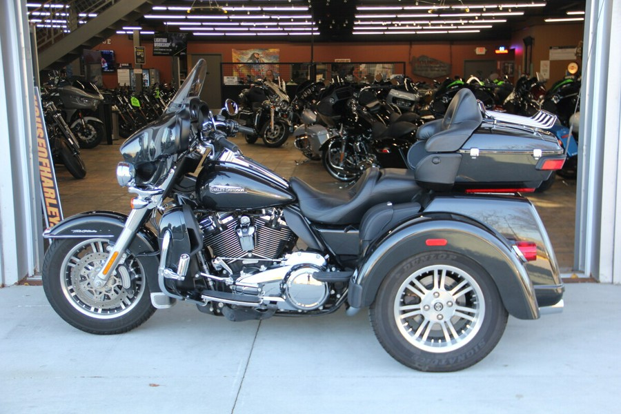 2018 Harley-Davidson Tri Glide Ultra Black Tempest