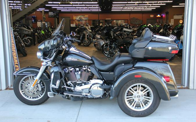 2018 Harley-Davidson Tri Glide Ultra Black Tempest