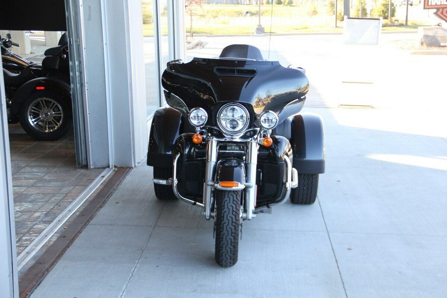 2018 Harley-Davidson Tri Glide Ultra Black Tempest