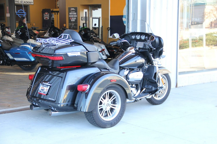 2018 Harley-Davidson Tri Glide Ultra Black Tempest