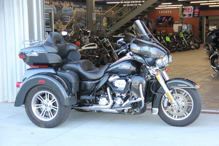 2018 Harley-Davidson Tri Glide Ultra Black Tempest