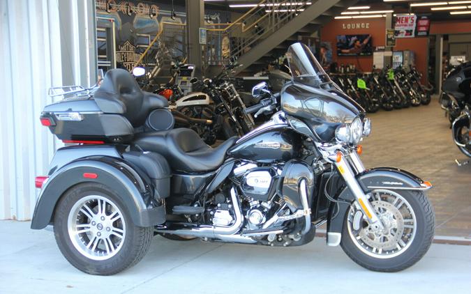 2018 Harley-Davidson Tri Glide Ultra Black Tempest