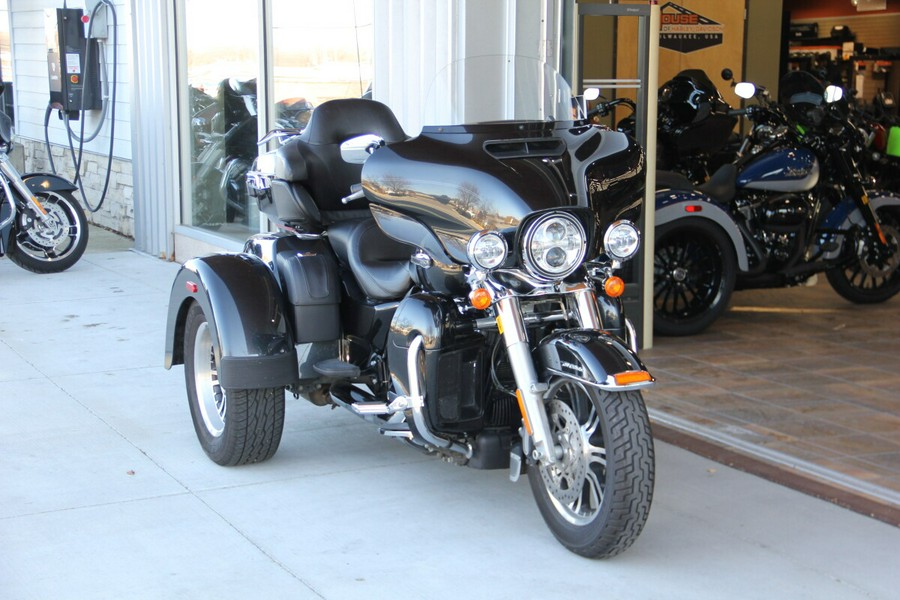 2018 Harley-Davidson Tri Glide Ultra Black Tempest