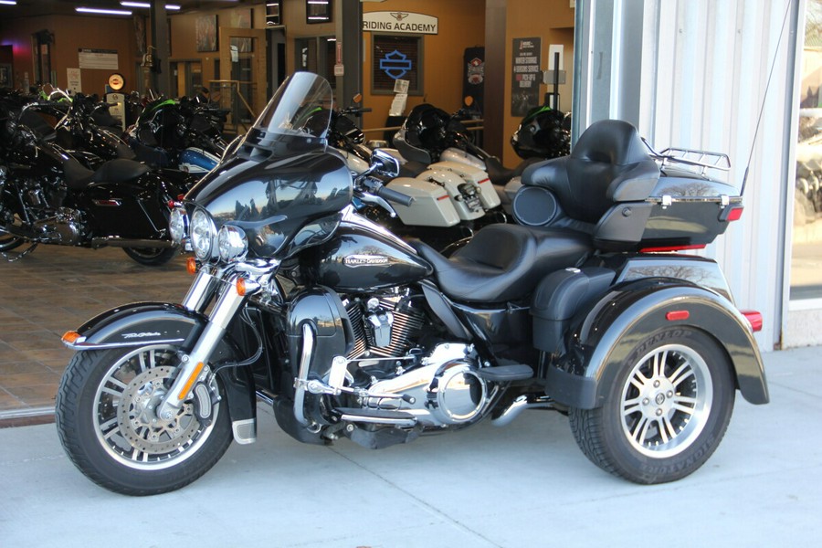 2018 Harley-Davidson Tri Glide Ultra Black Tempest